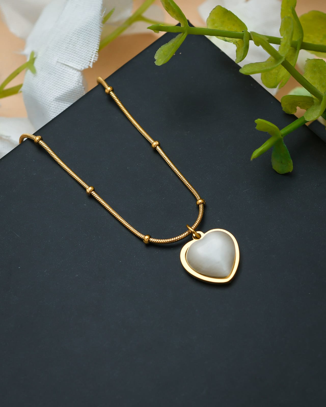 Meet your Minimal Necklace Set—the everyday essential for the effortlessly chic! 💫