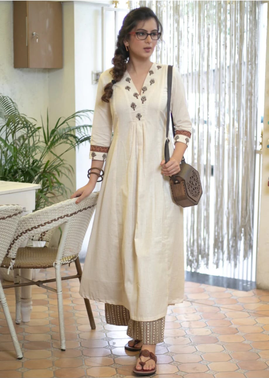 Classy Cotton Flex Off-White Kurta With Embroidered Yoke And Sleeves Paired With Printed Pant 💃💃💃