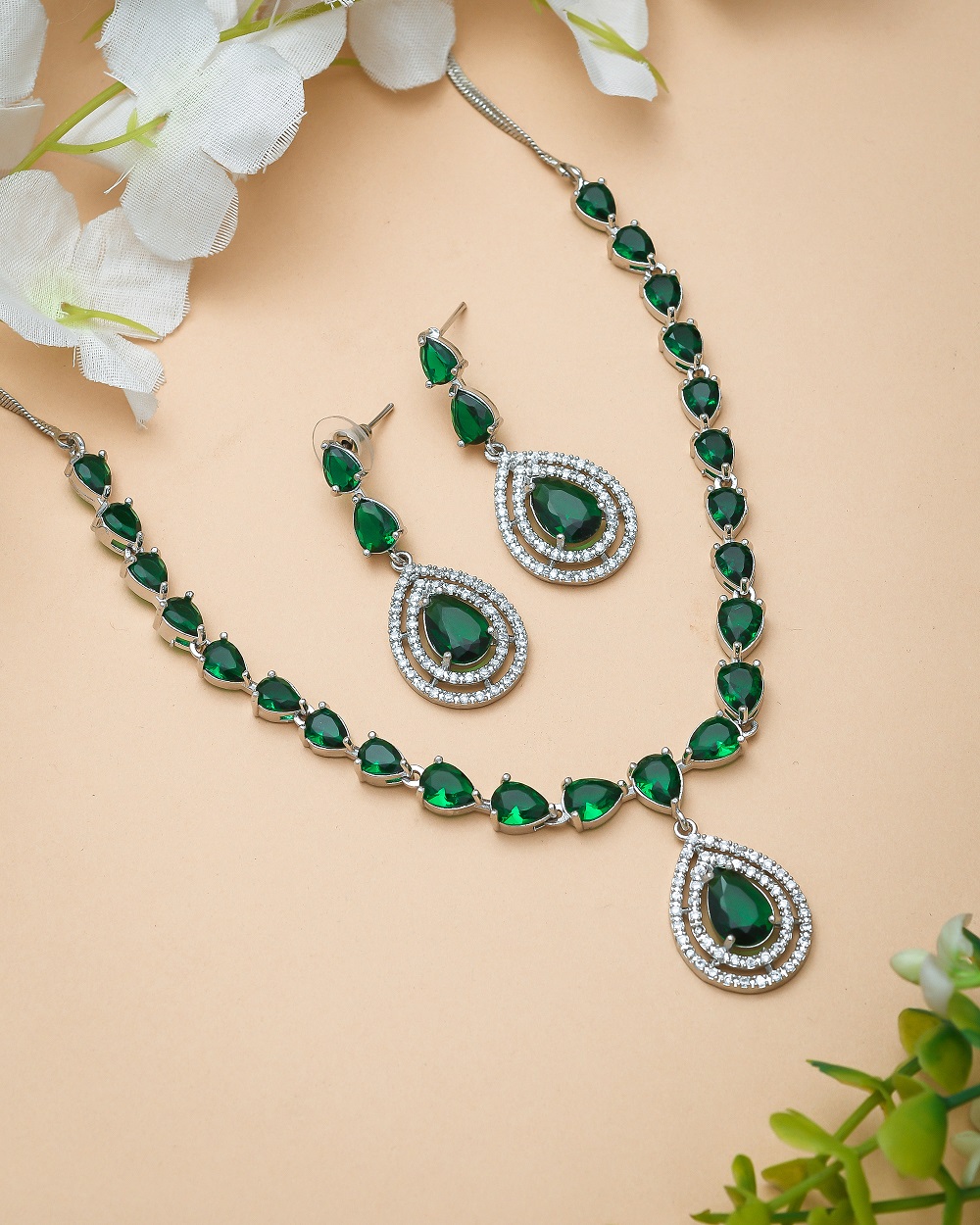 Ad green stone neckless